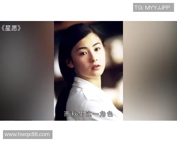 踢球的猛男和背后的女神：爱情与激情交织