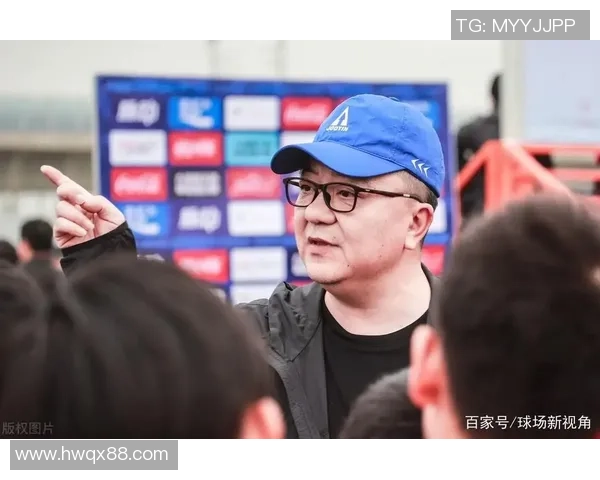 从球场到解说台 足球明星转型为足球解说员的成功之路